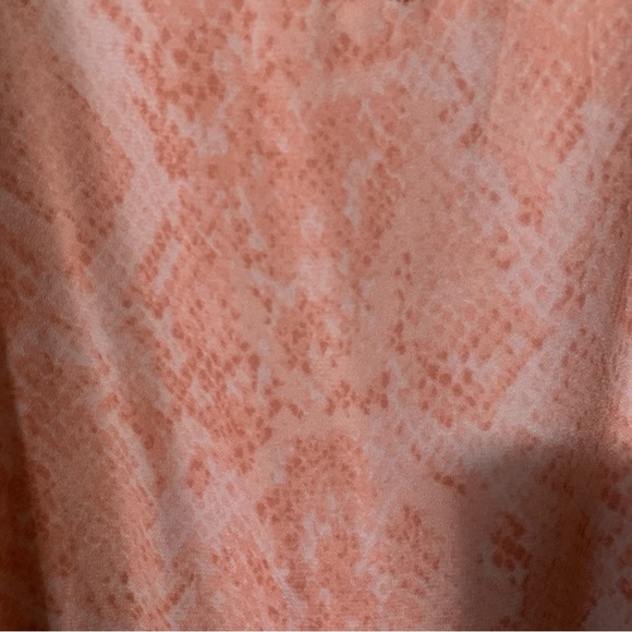 Pink snake detail adjustable‎ blouse size 2X - Picture 4 of 4